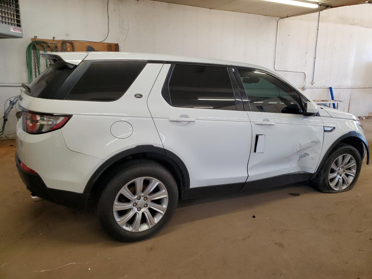 Lot #3022424941 2016 LAND ROVER DISCOVERY