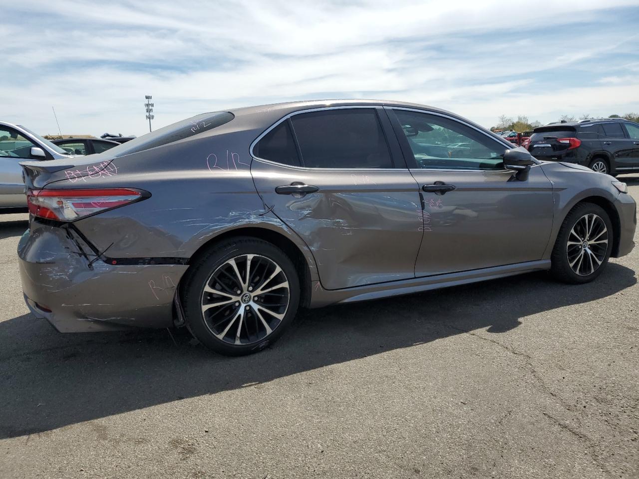 4T1B11HK3JU549702 2018 Toyota Camry L