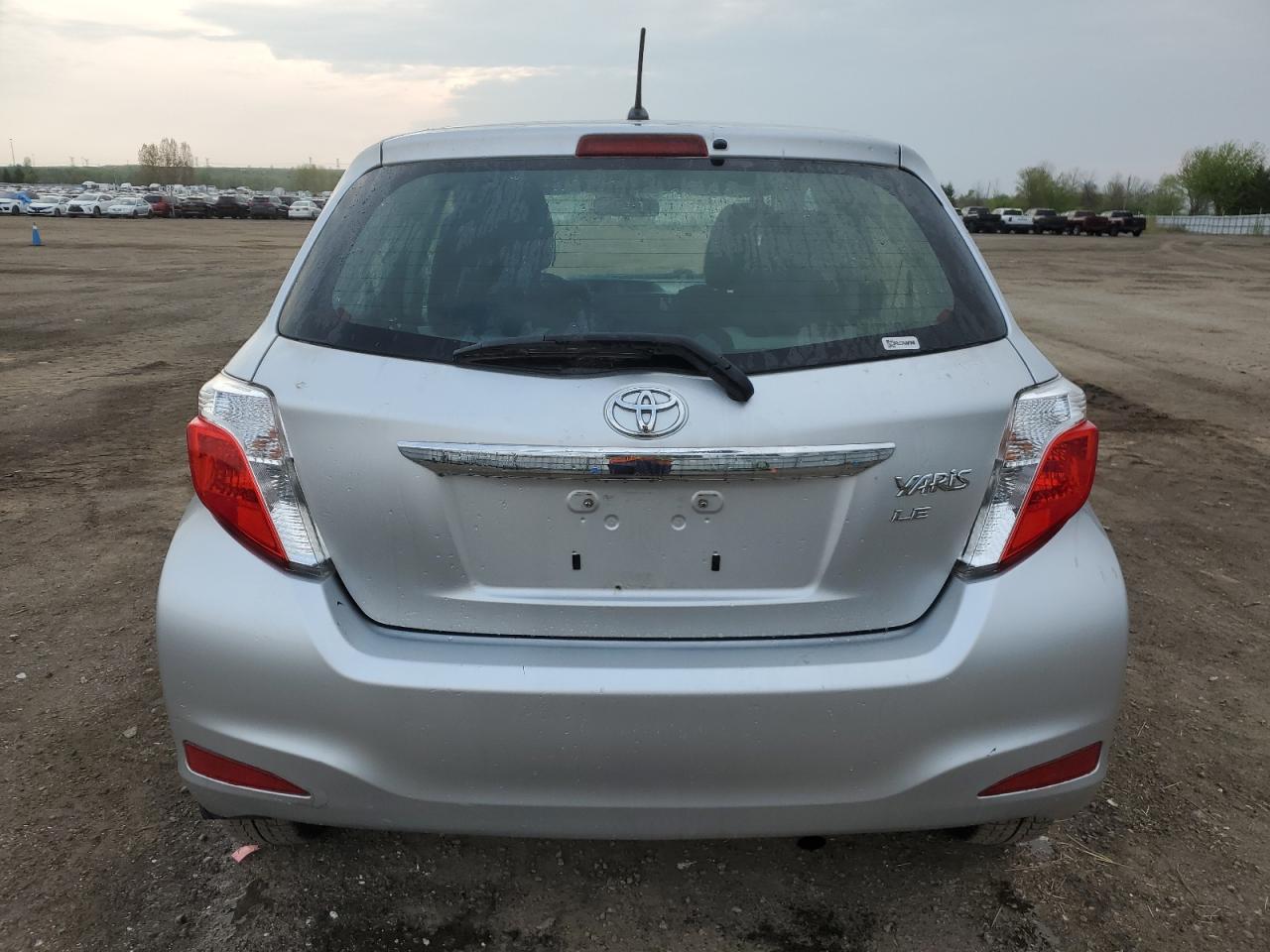 JTDKTUD34CD531288 2012 Toyota Yaris