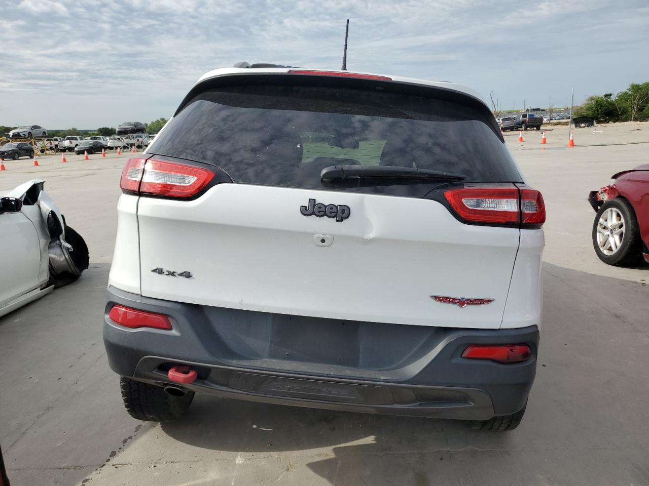 1C4PJMBB0GW227584 2016 Jeep Cherokee Trailhawk