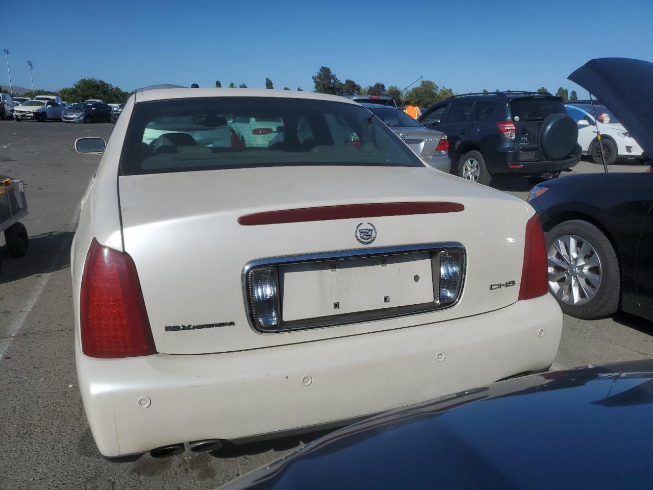 1G6KE57Y43U145660 2003 Cadillac Deville Dhs