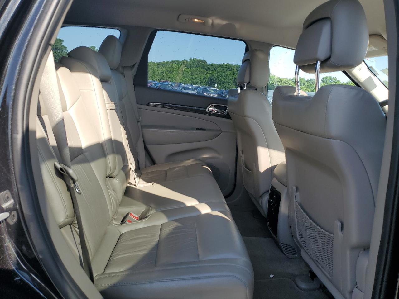 1J4RS4GG6BC591992 2011 Jeep Grand Cherokee Laredo