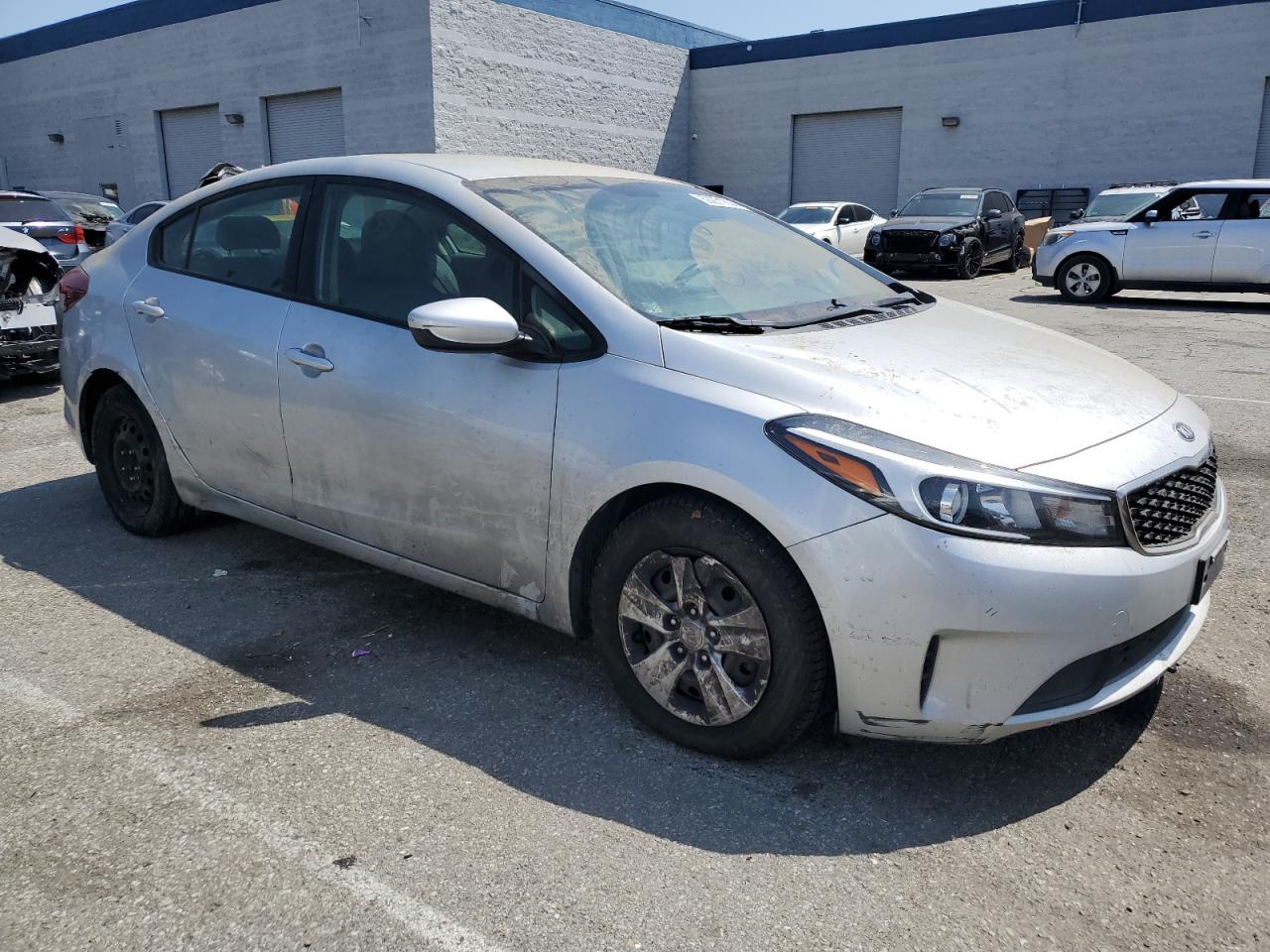 2018 Kia Forte Lx vin: 3KPFK4A77JE167312