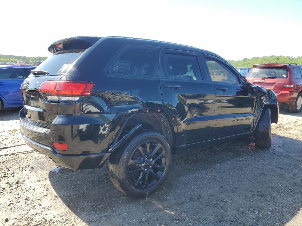 1C4RJFAG9JC210549 2018 Jeep Grand Cherokee Laredo