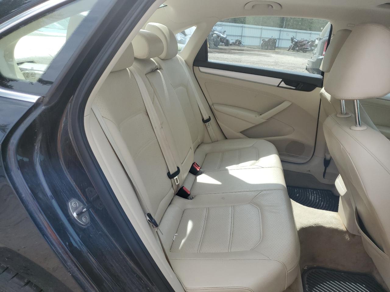 1VWBH7A37CC069688 2012 Volkswagen Passat Se