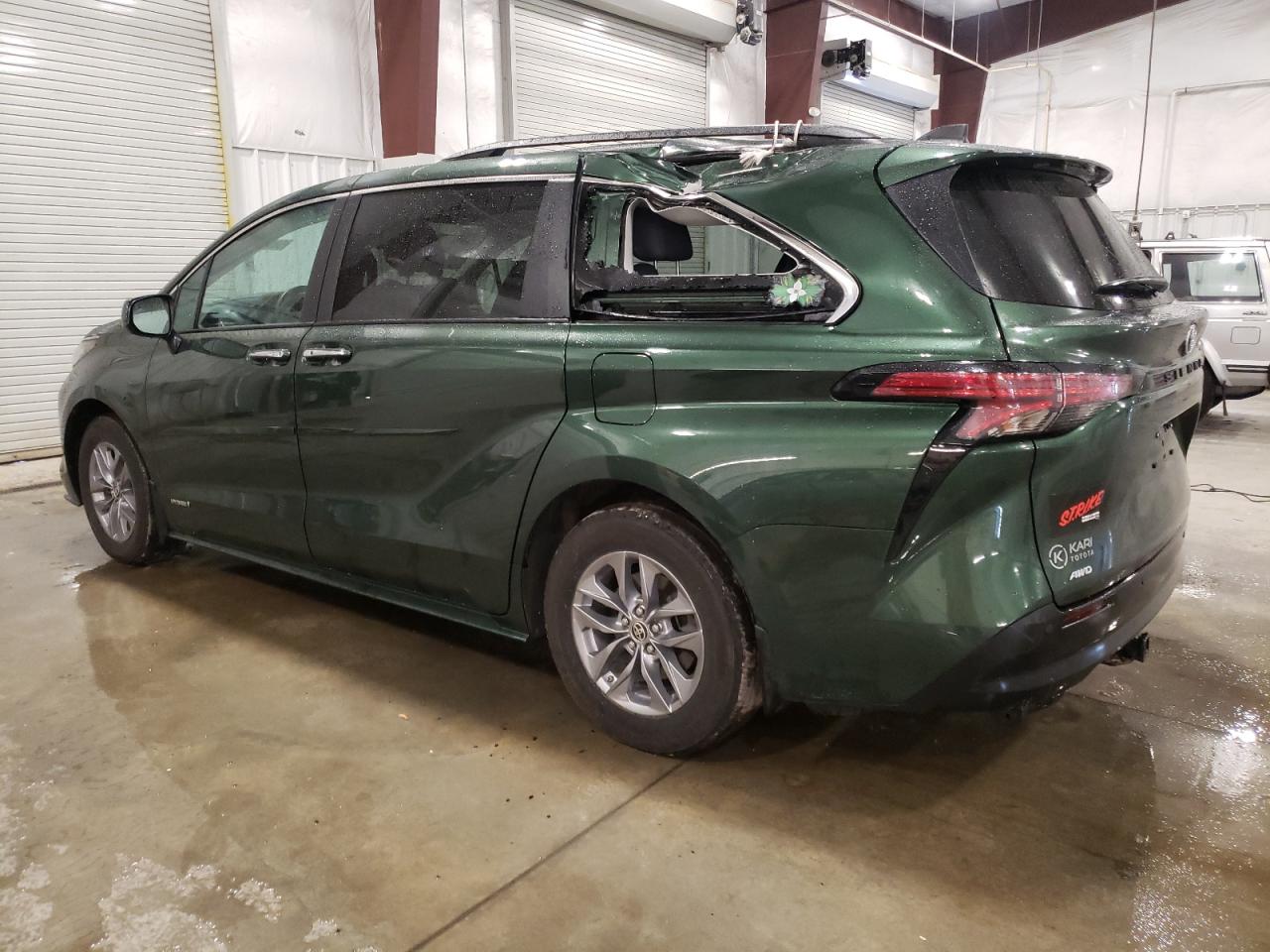 5TDYSKFC2MS038228 2021 Toyota Sienna Xle