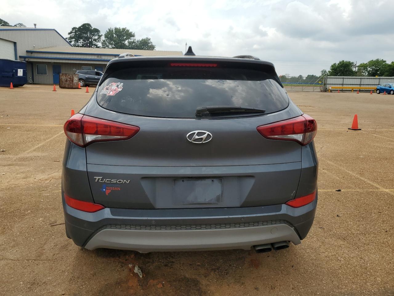 KM8J33A21JU729496 2018 Hyundai Tucson Value