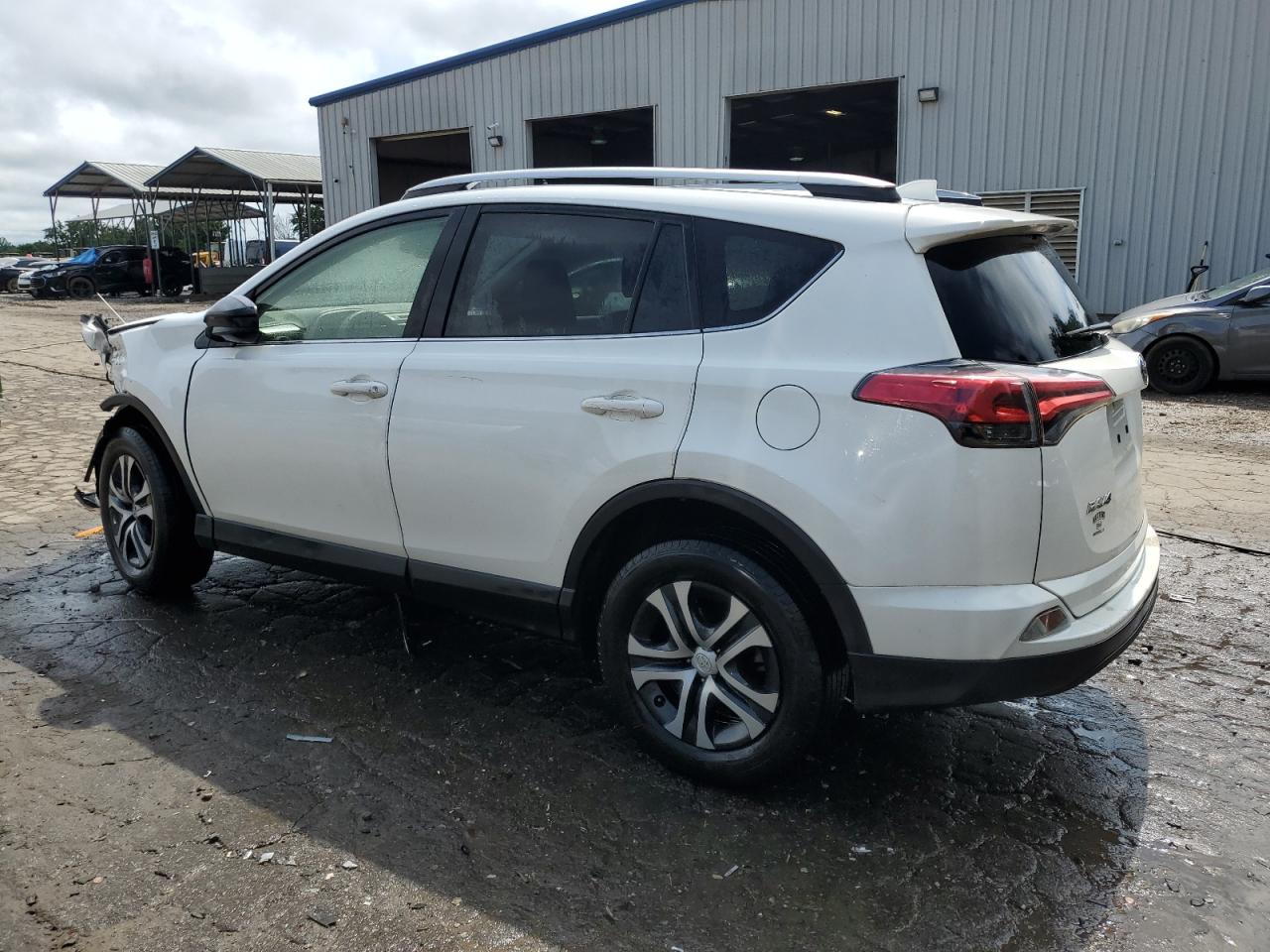 JTMZFREV2HJ708643 2017 Toyota Rav4 Le