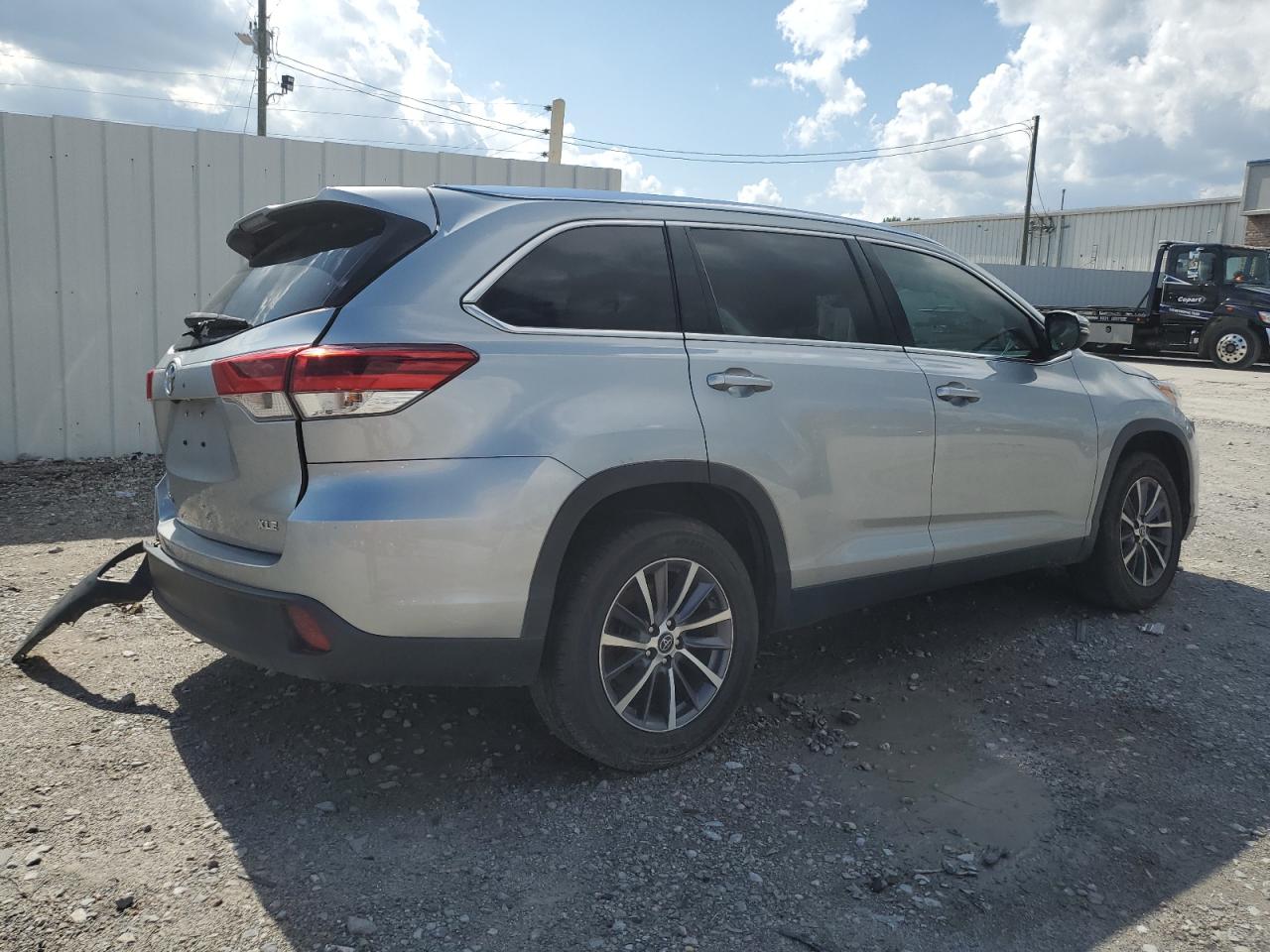 5TDKZRFH5KS561942 2019 Toyota Highlander Se