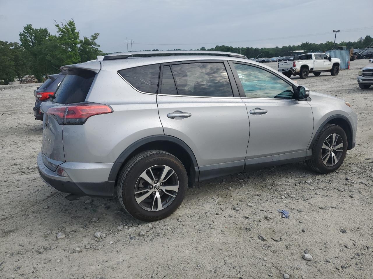 2T3WFREV3HW314217 2017 Toyota Rav4 Xle