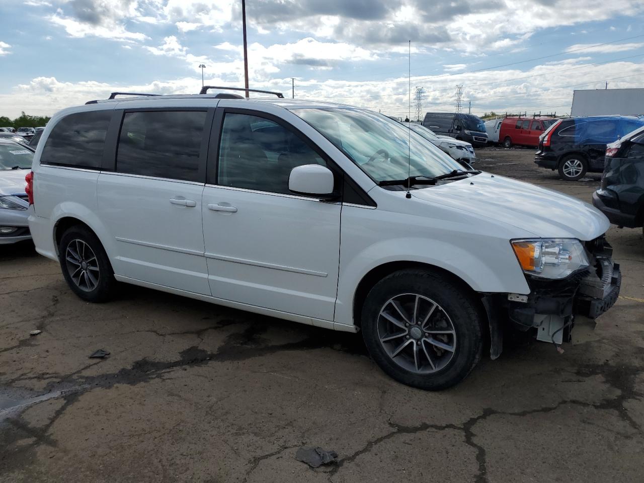 2C4RDGCG8HR562050 2017 Dodge Grand Caravan Sxt