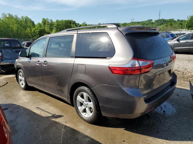 5TDKZ3DC2HS767202 2017 TOYOTA SIENNA - Image 2