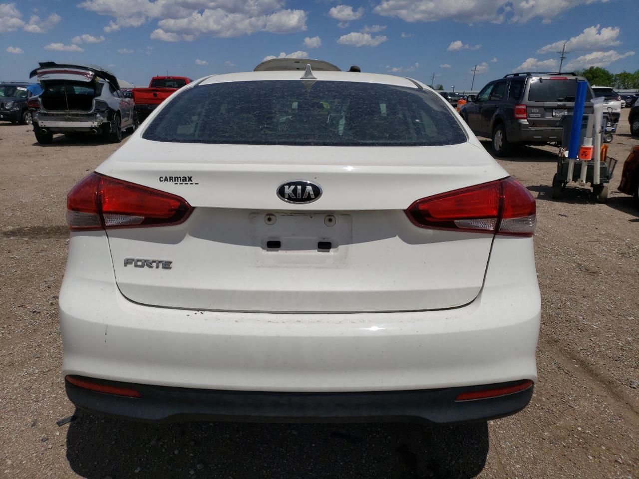 3KPFK4A7XHE059602 2017 Kia Forte Lx