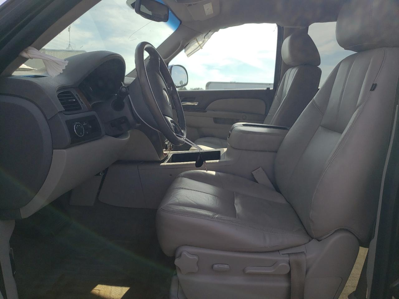 1GNSCBE00BR354949 2011 Chevrolet Tahoe C1500 Lt