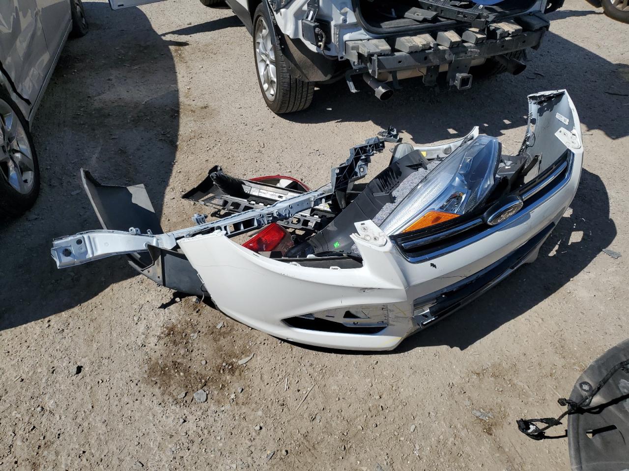 1FMCU0J96FUC80194 2015 Ford Escape Titanium