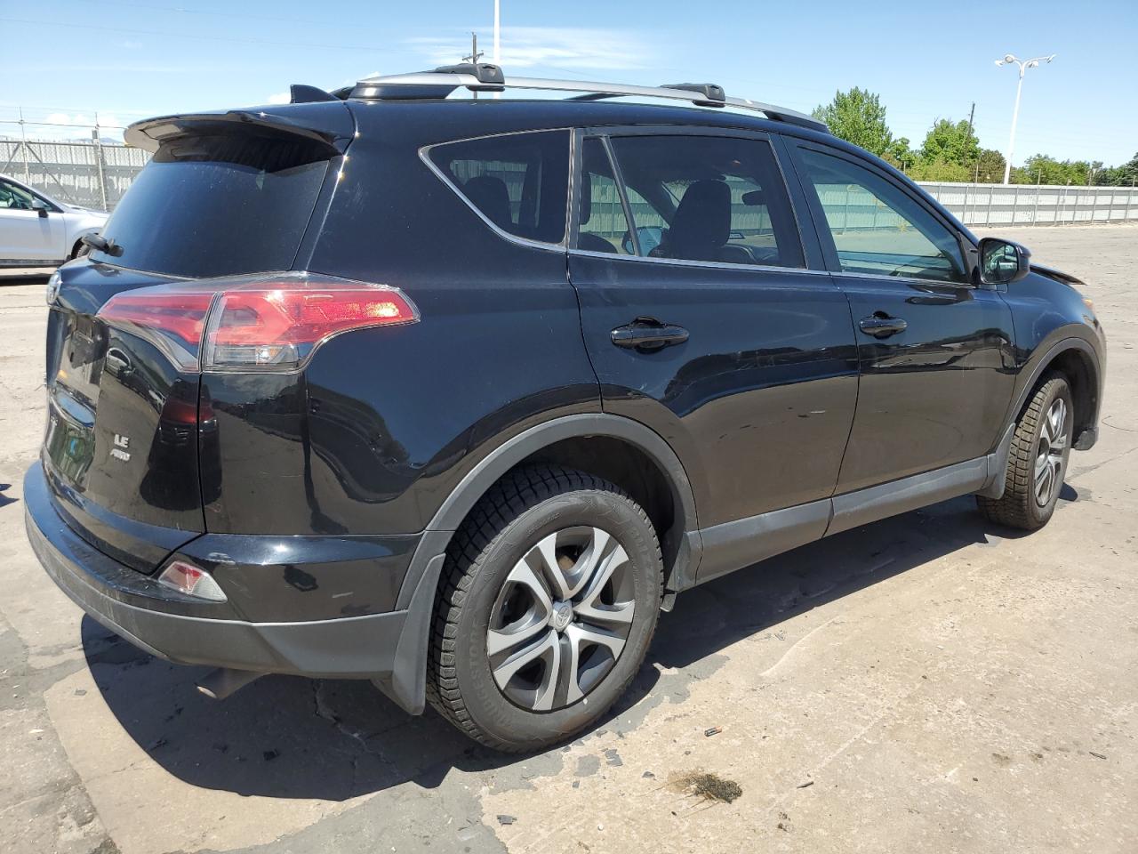 2T3BFREV8HW633420 2017 Toyota Rav4 Le