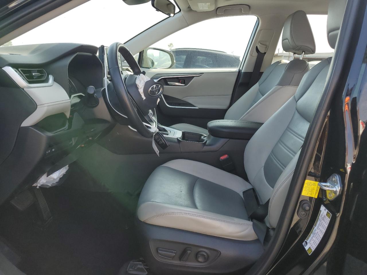 2T3C1RFV9MC162360 2021 Toyota Rav4 Xle Premium