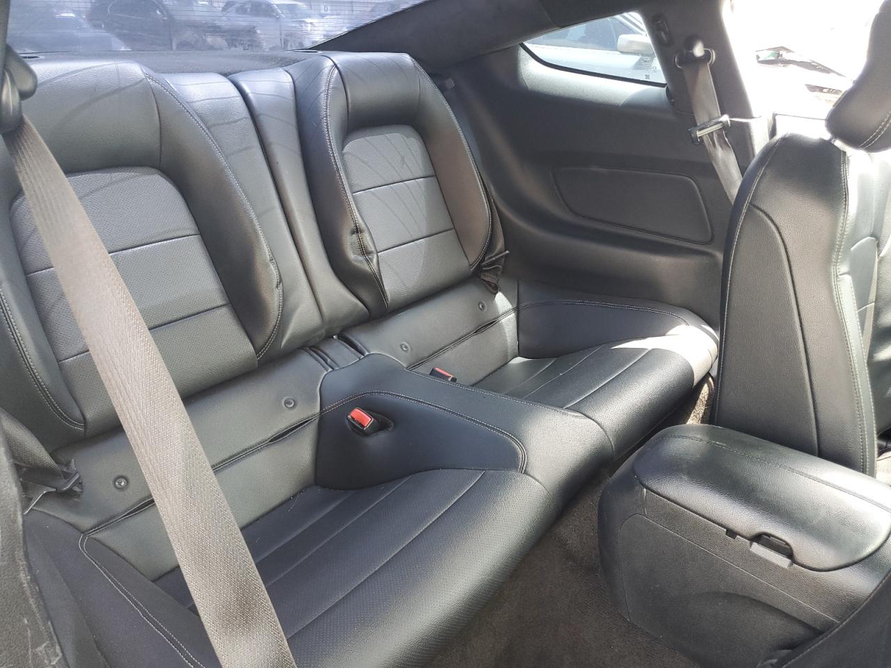 1FA6P8TH6F5318132 2015 Ford Mustang