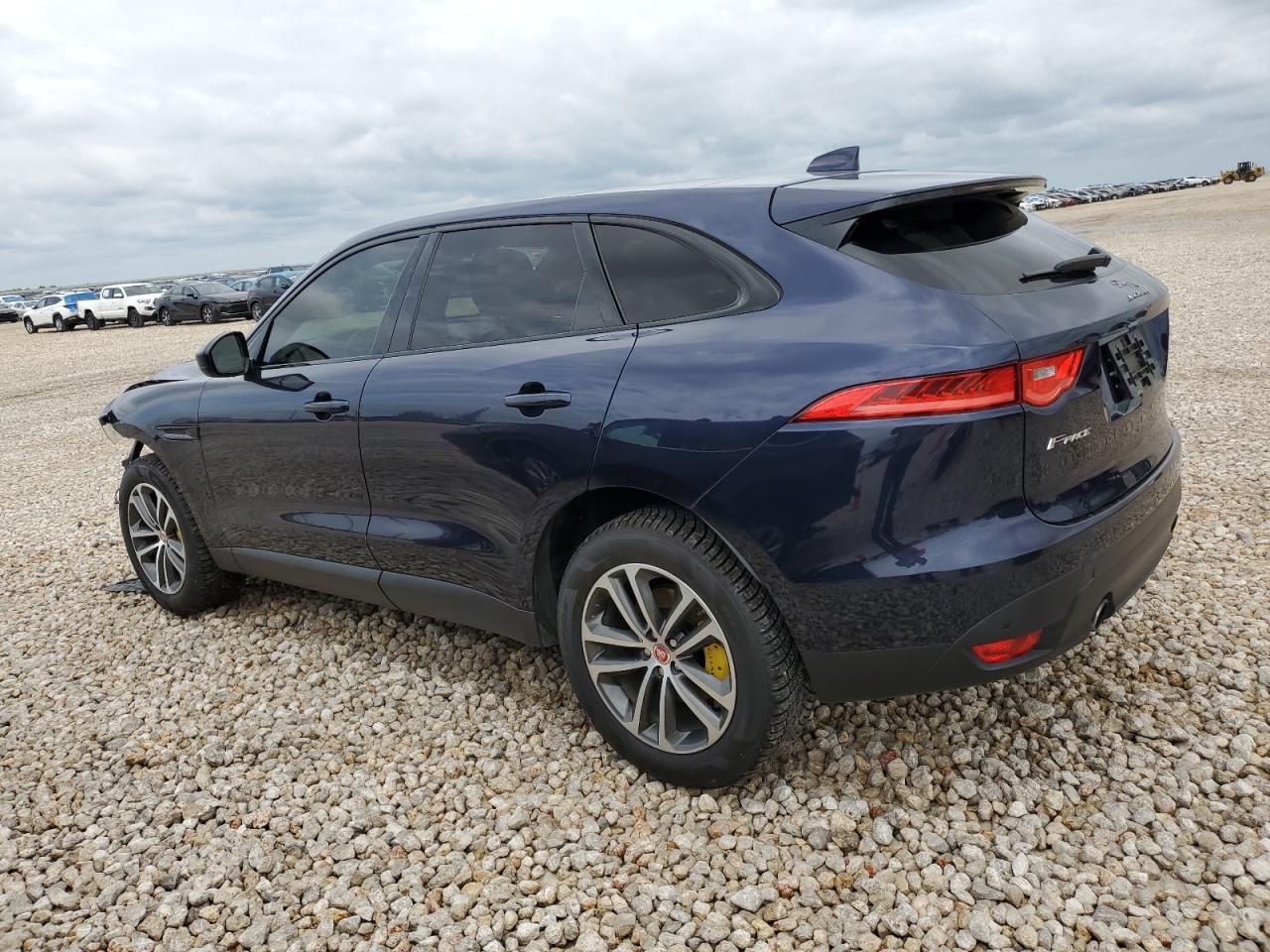 SADCJ2BV0HA064774 2017 Jaguar F-Pace Premium