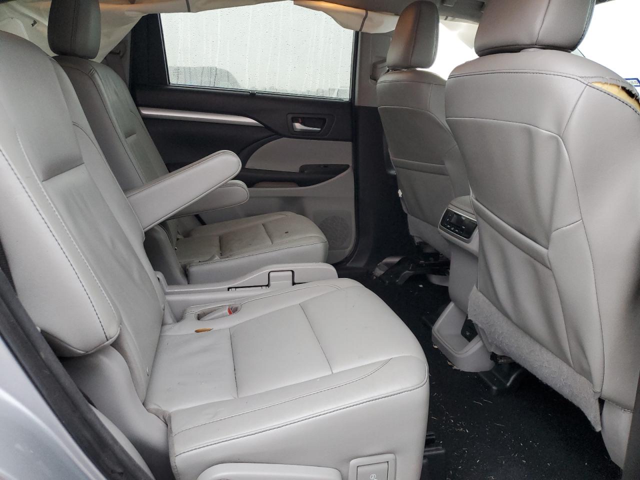 5TDKKRFH6GS507271 2016 Toyota Highlander Xle