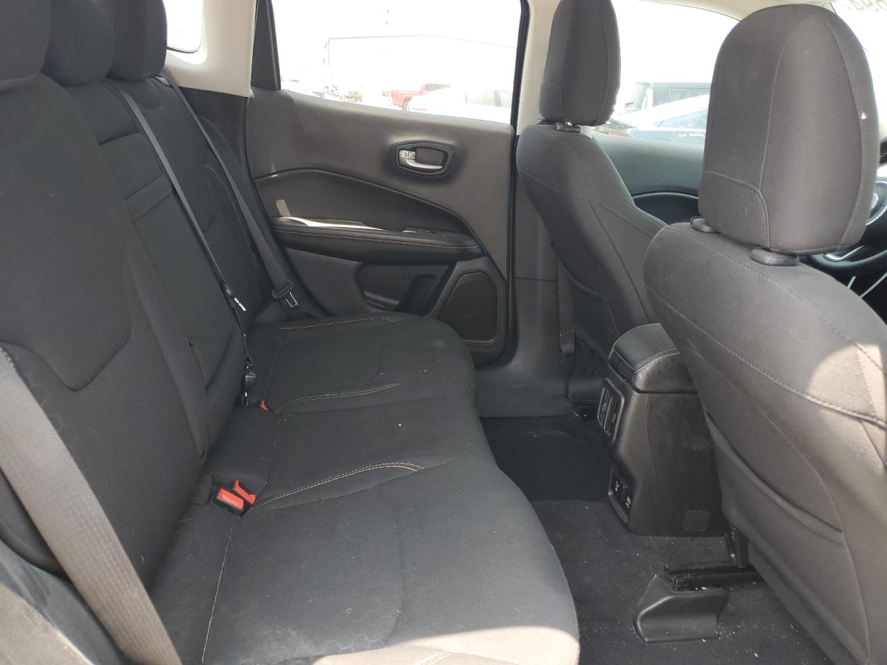3C4NJDAB2JT457861 2018 Jeep Compass Sport
