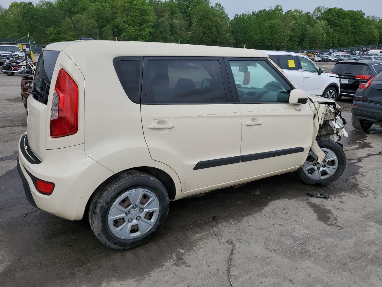 KNDJT2A5XD7500889 2013 Kia Soul