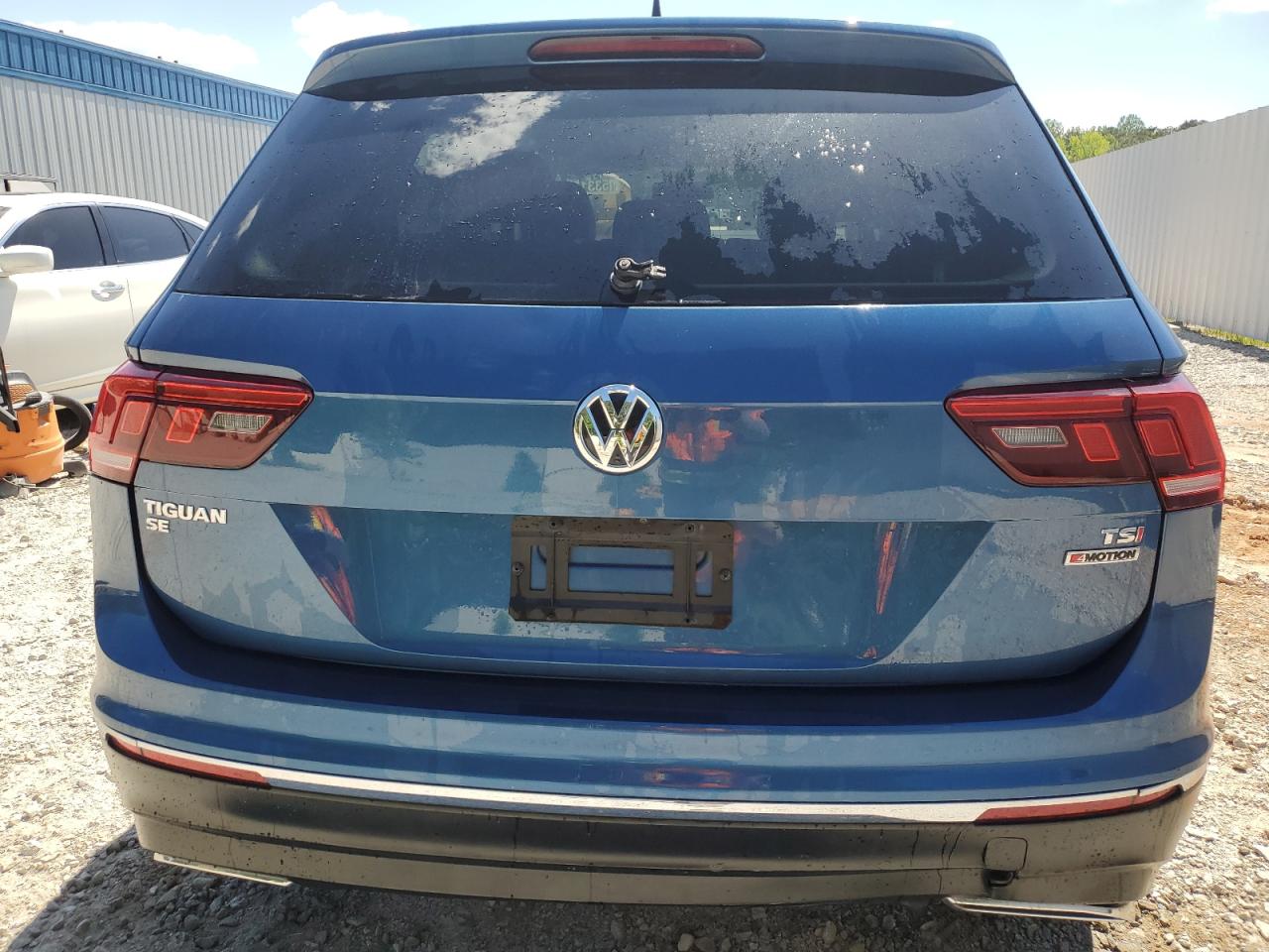 3VV2B7AX6JM181841 2018 Volkswagen Tiguan Se