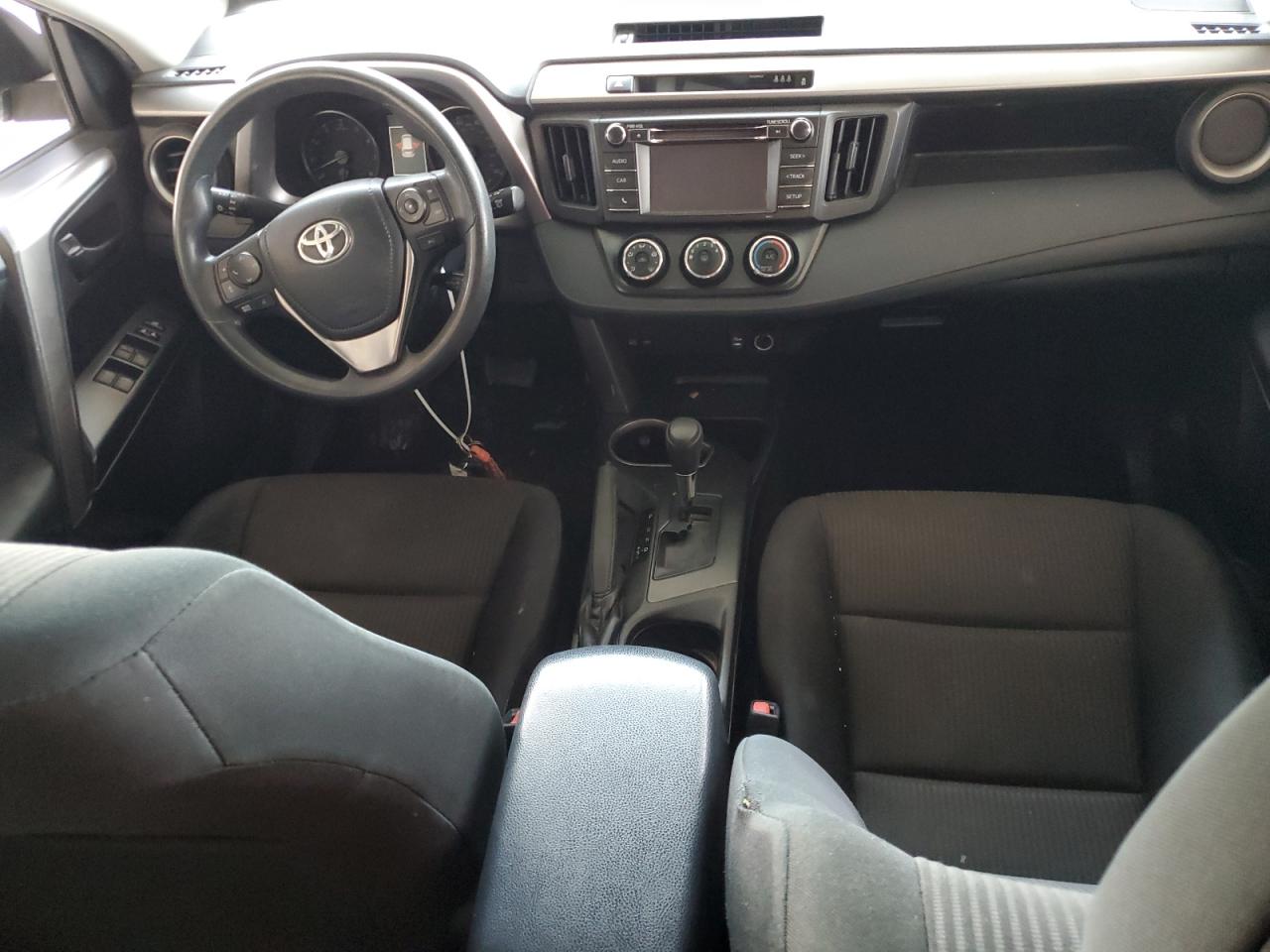 JTMZFREV1HJ710934 2017 Toyota Rav4 Le