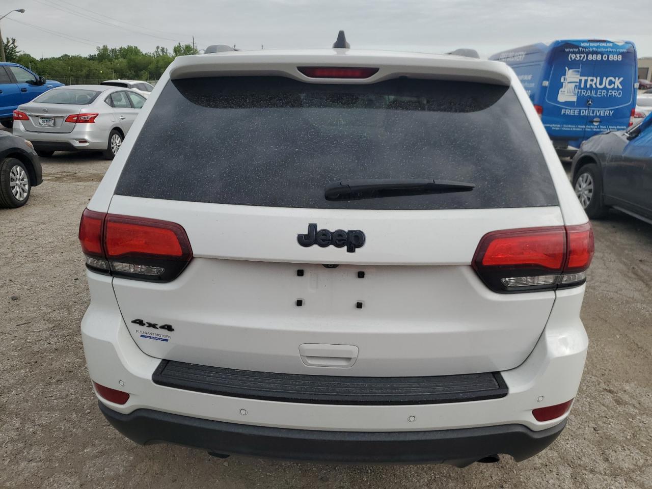 1C4RJFAGXJC352778 2018 Jeep Grand Cherokee Laredo