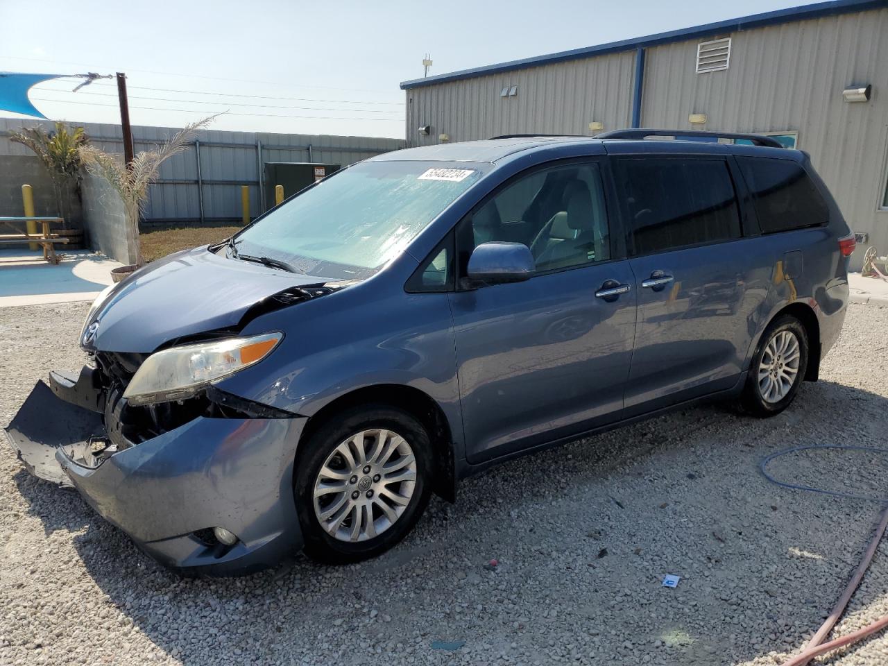 5TDYZ3DC9HS839314 2017 Toyota Sienna Xle