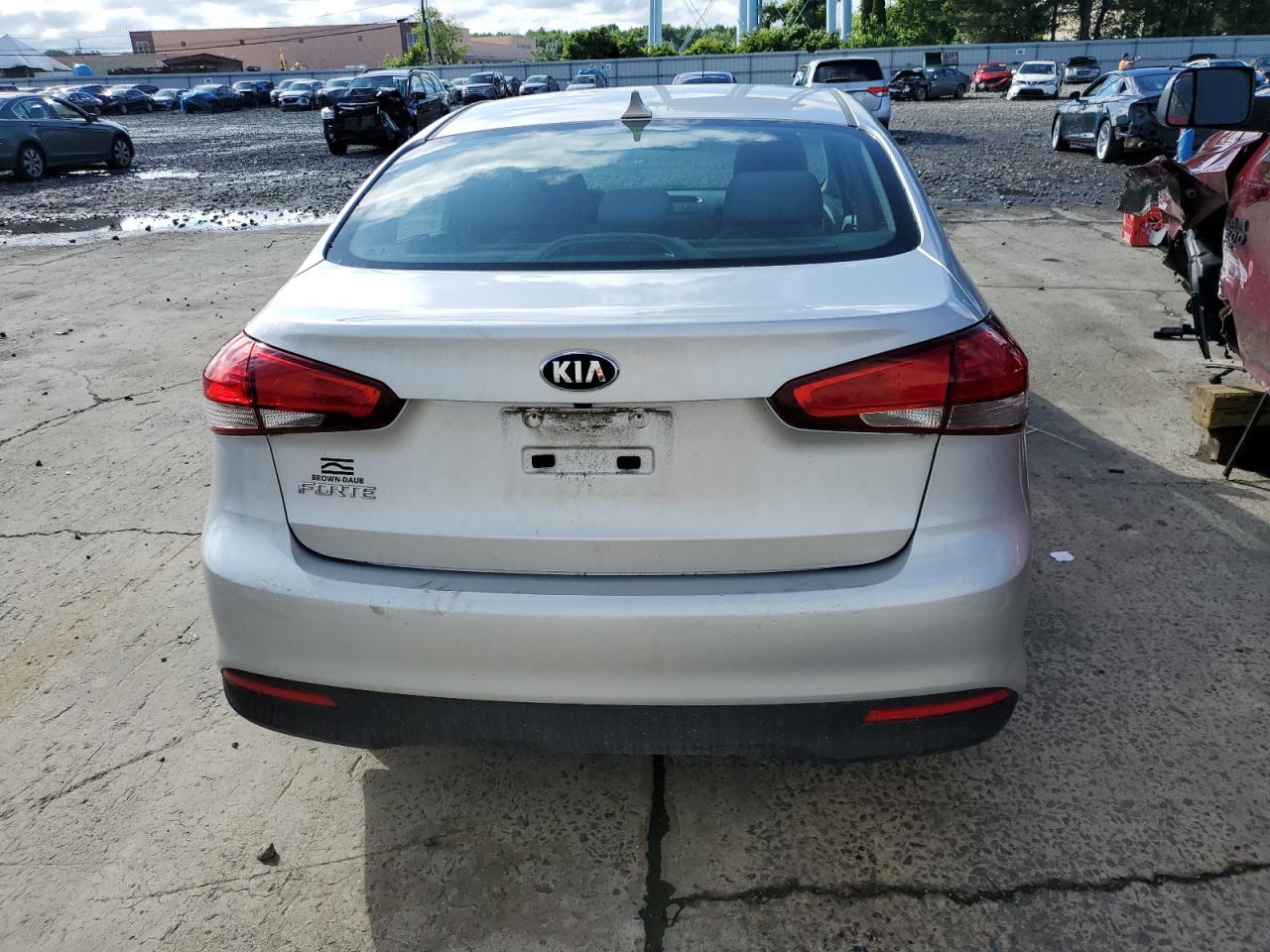 3KPFL4A76HE066978 2017 Kia Forte Lx