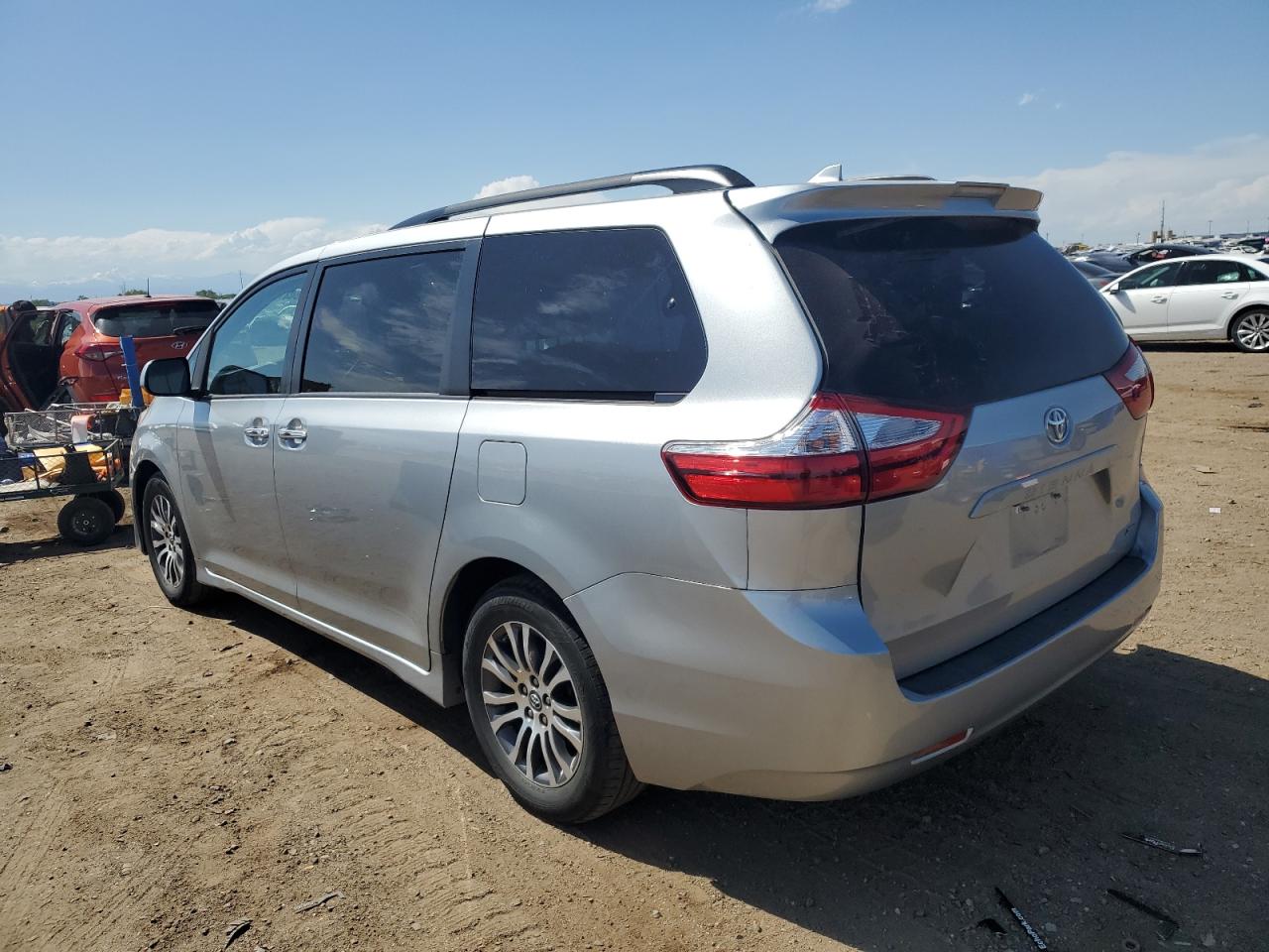 5TDYZ3DC6KS991140 2019 Toyota Sienna Xle