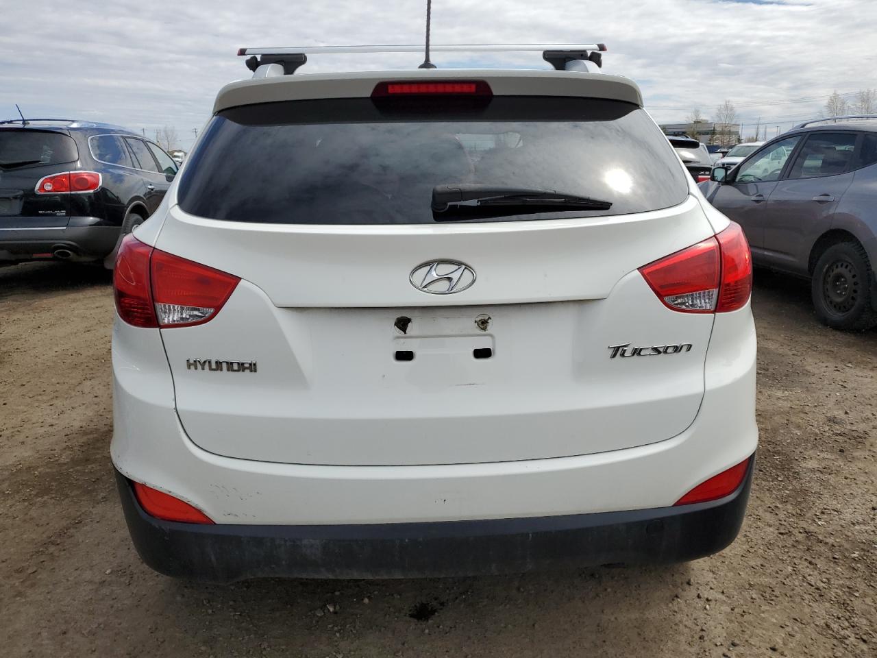 KM8JU3AC1BU224002 2011 Hyundai Tucson Gls