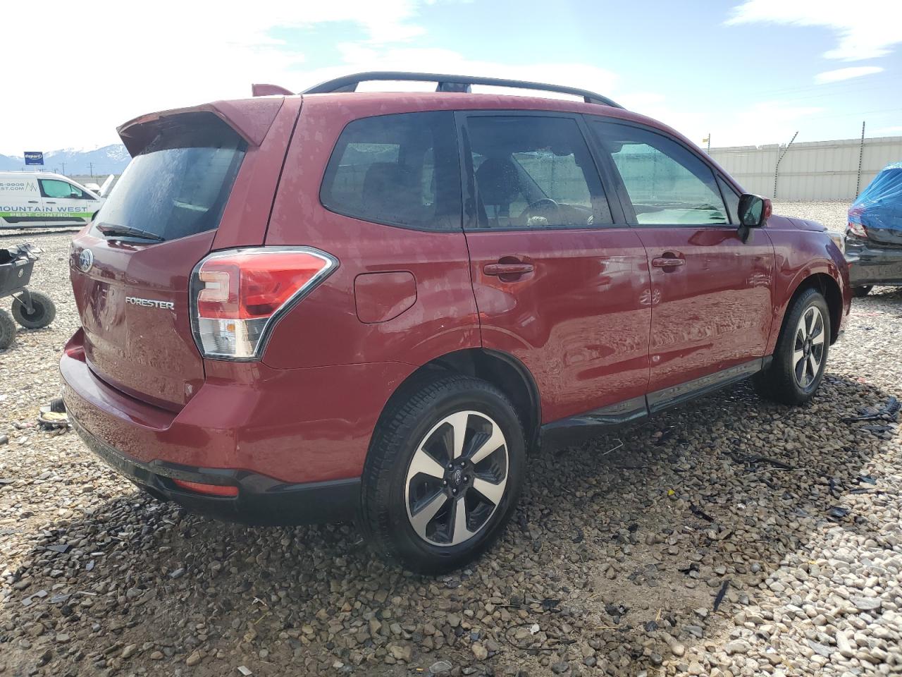 2018 Subaru Forester 2.5I Premium vin: JF2SJAGC7JH599494