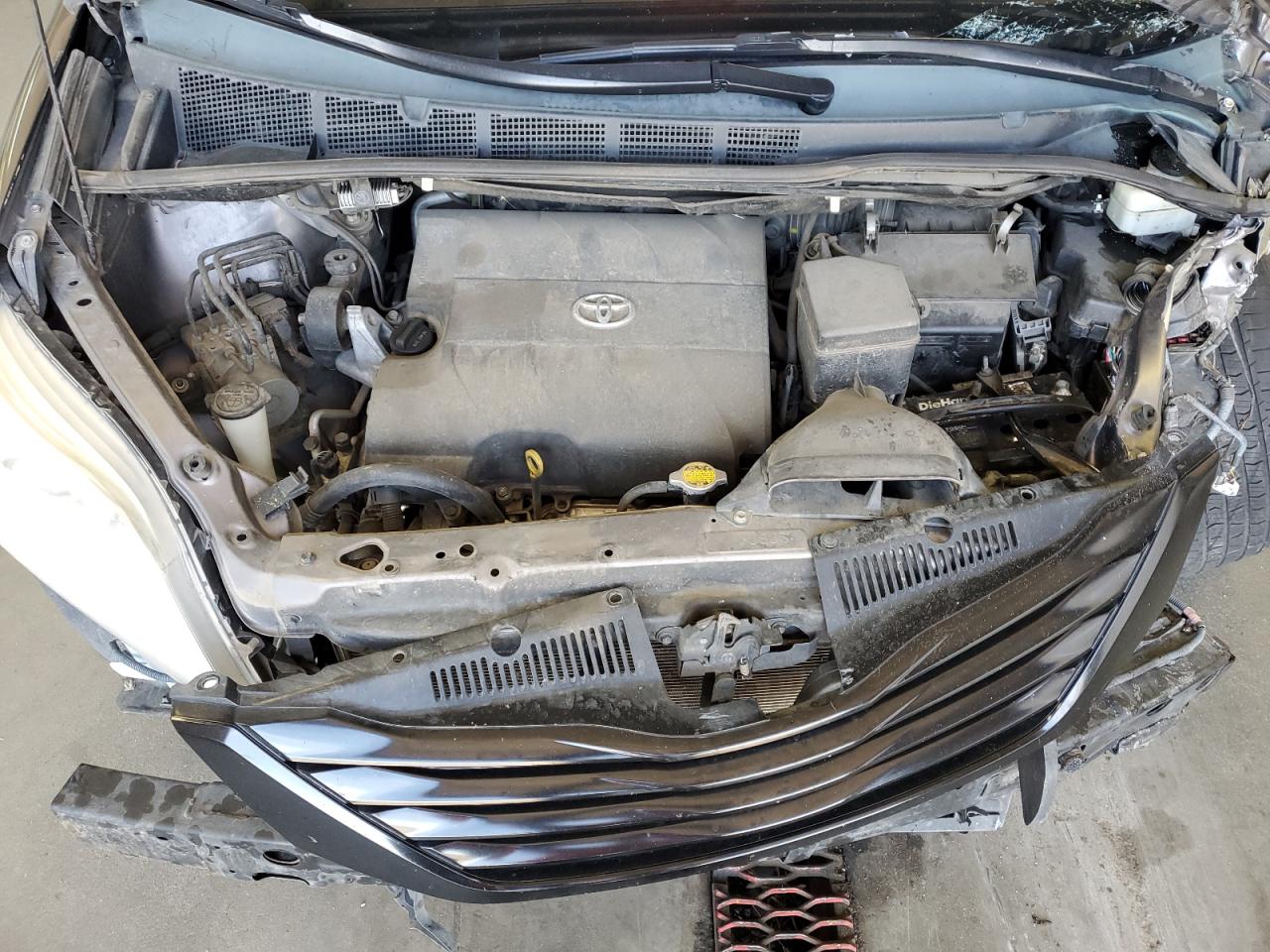 5TDZK3DC3FS571818 2015 Toyota Sienna