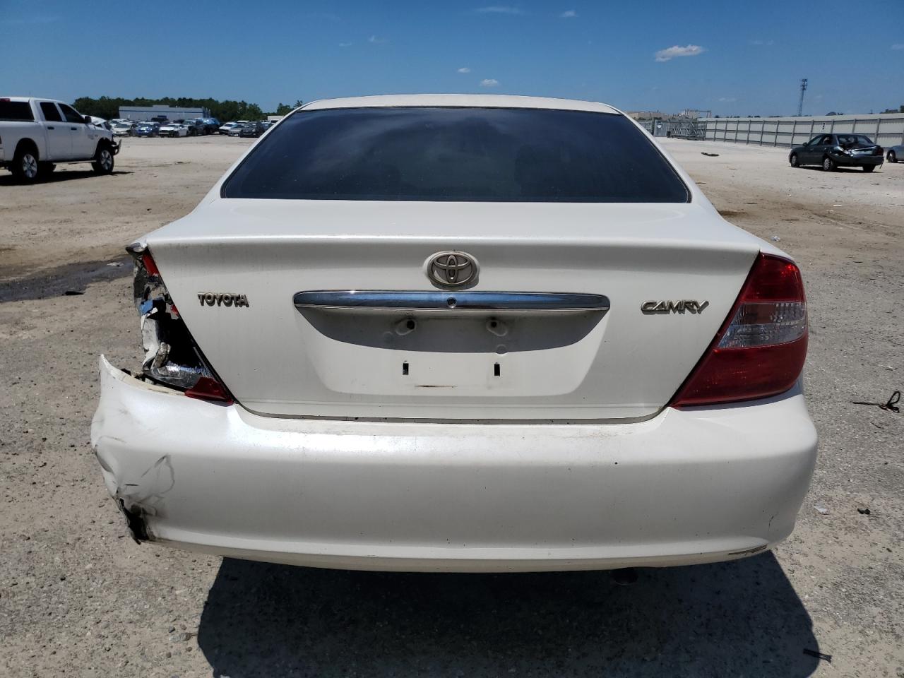 JTDBE32K340283929 2004 Toyota Camry Le