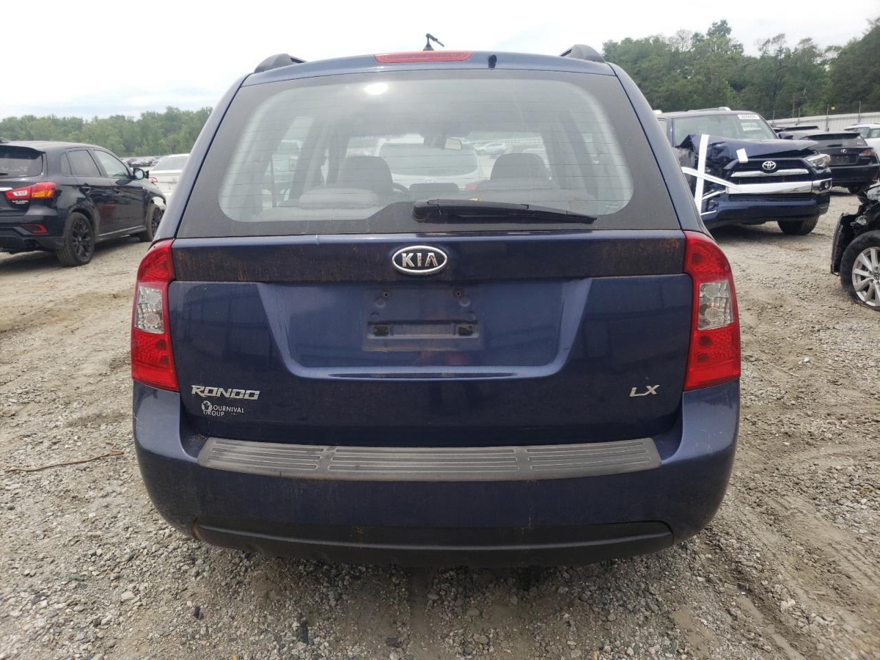 KNAFG525087131361 2008 Kia Rondo Base