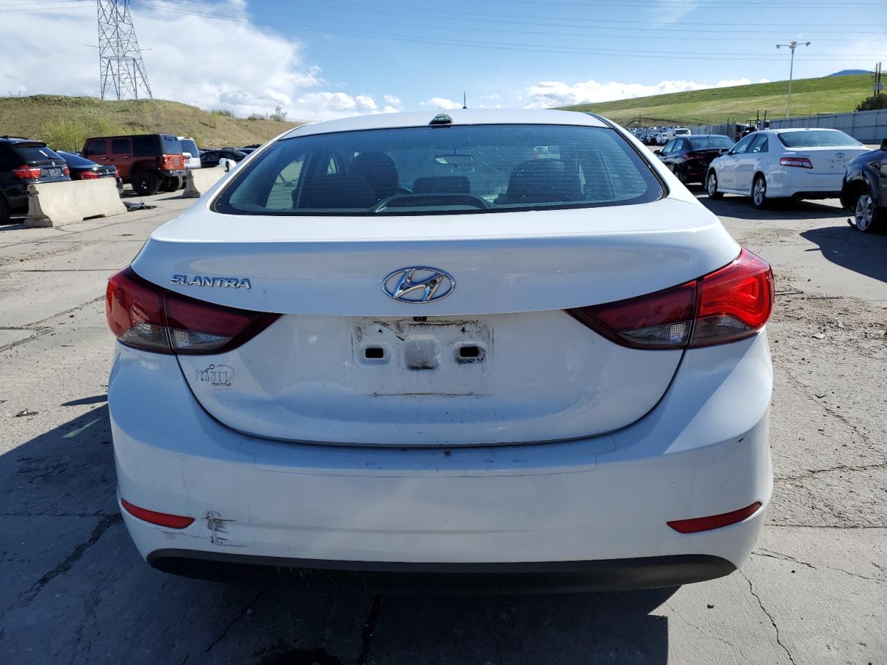 5NPDH4AE1GH745560 2016 Hyundai Elantra Se