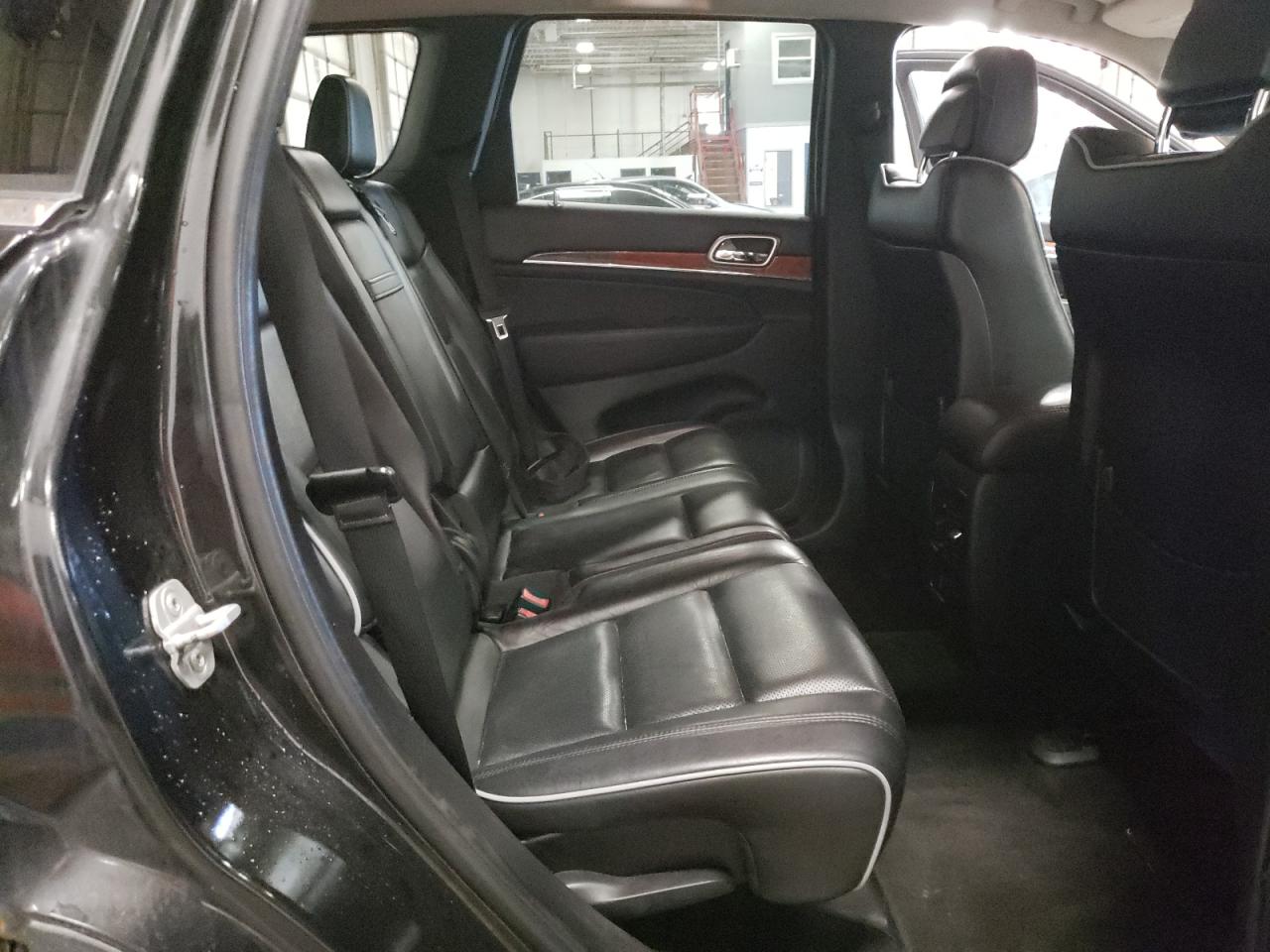 1J4RR6GT1BC606175 2011 Jeep Grand Cherokee Overland