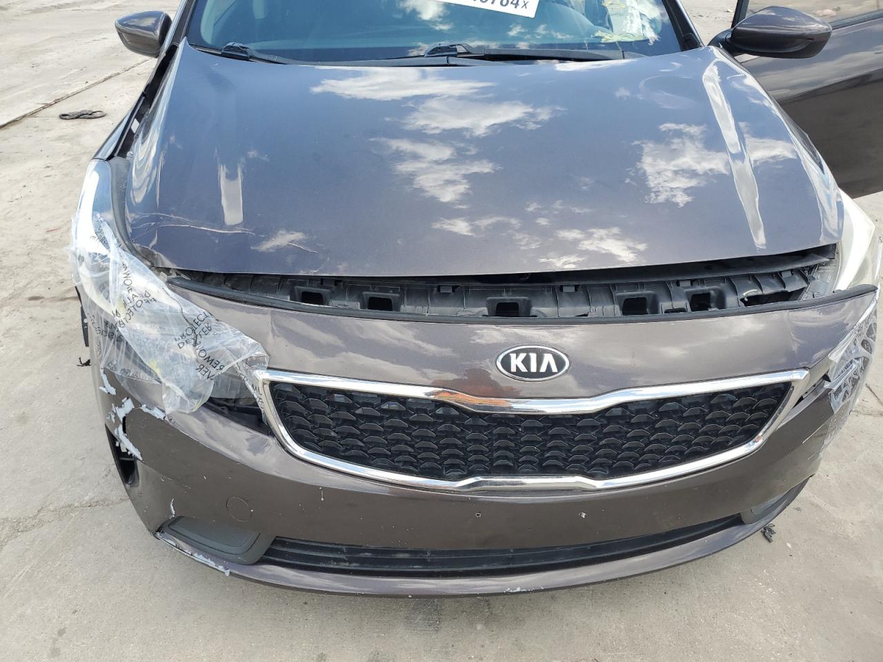 2017 Kia Forte Lx vin: 3KPFK4A74HE152132