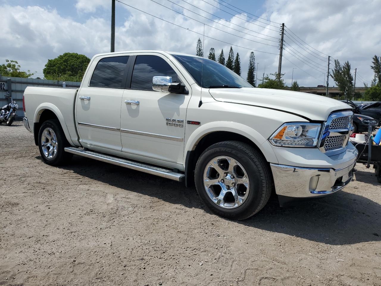 1C6RR7NM0HS628651 2017 Ram 1500 Laramie