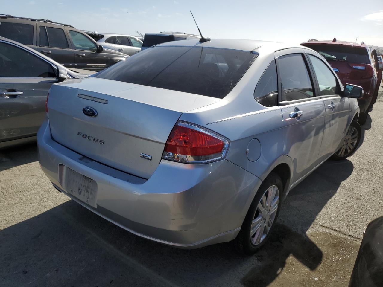 1FAHP3HNXAW208195 2010 Ford Focus Sel