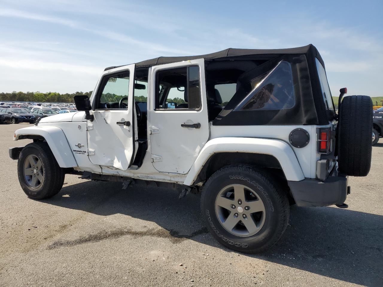 1C4BJWDG1DL609361 2013 Jeep Wrangler Unlimited Sport