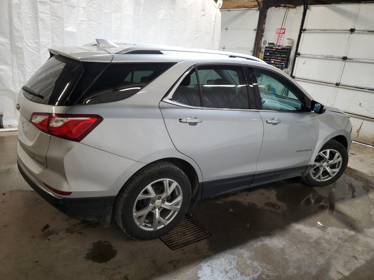 2GNAXVEV8J6126723 2018 Chevrolet Equinox Premier