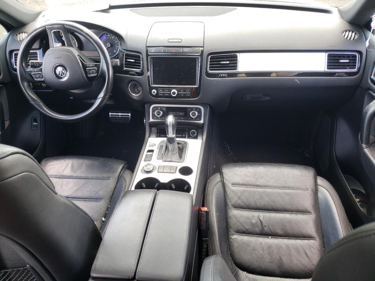 WVGRF7BP0HD006146 2017 Volkswagen Touareg Wolfsburg