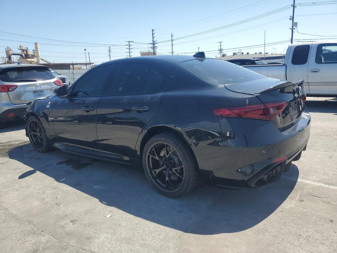 ZARFAEAVXJ7581892 2018 Alfa Romeo Giulia Quadrifoglio