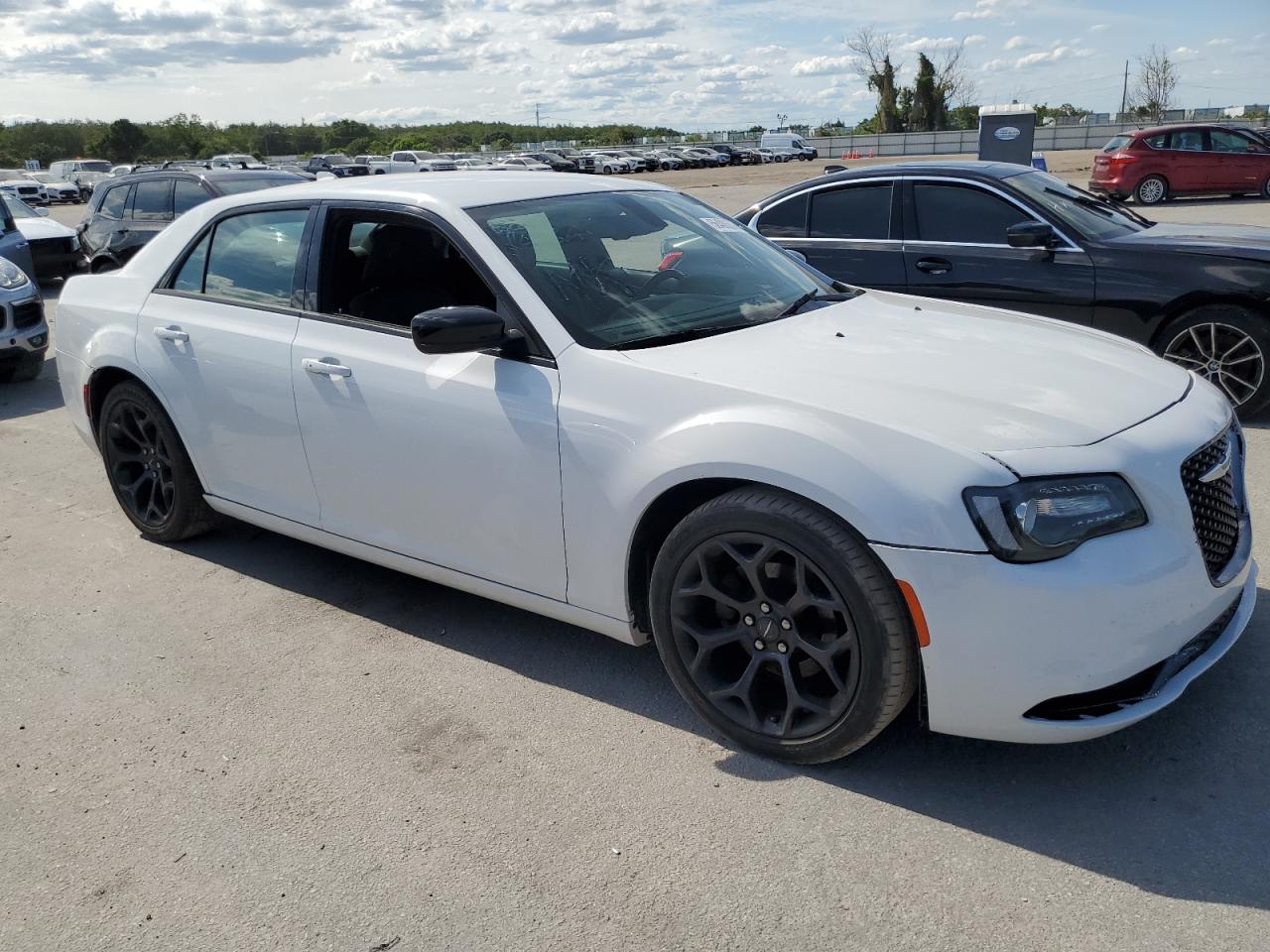 2C3CCAAG7KH755834 2019 Chrysler 300 Touring