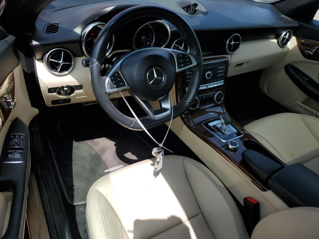 WDDPK3JA2KF156905 2019 Mercedes-Benz Slc 300