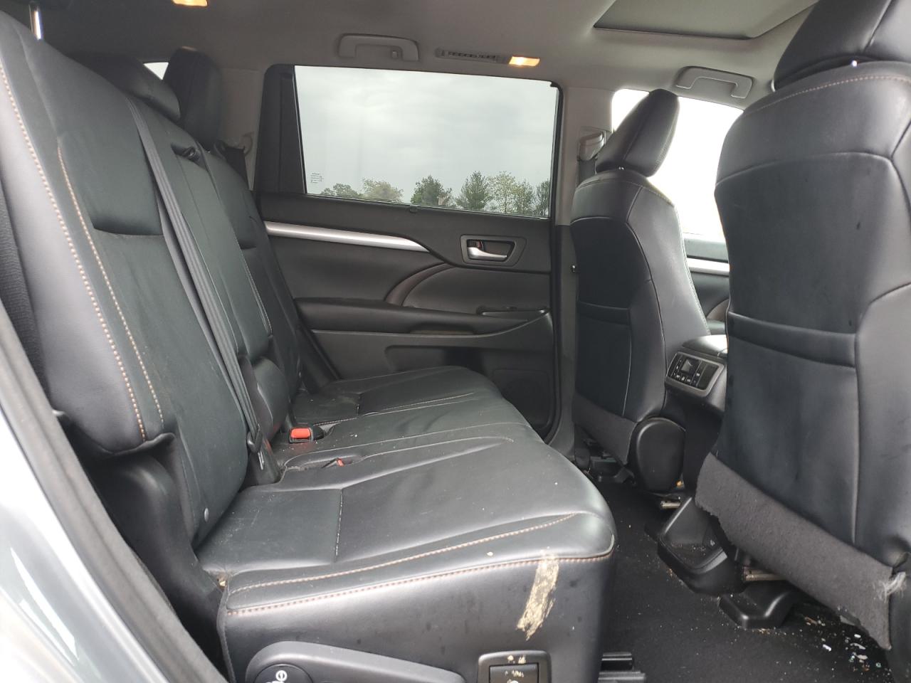 5TDJKRFH0GS500957 2016 Toyota Highlander Xle