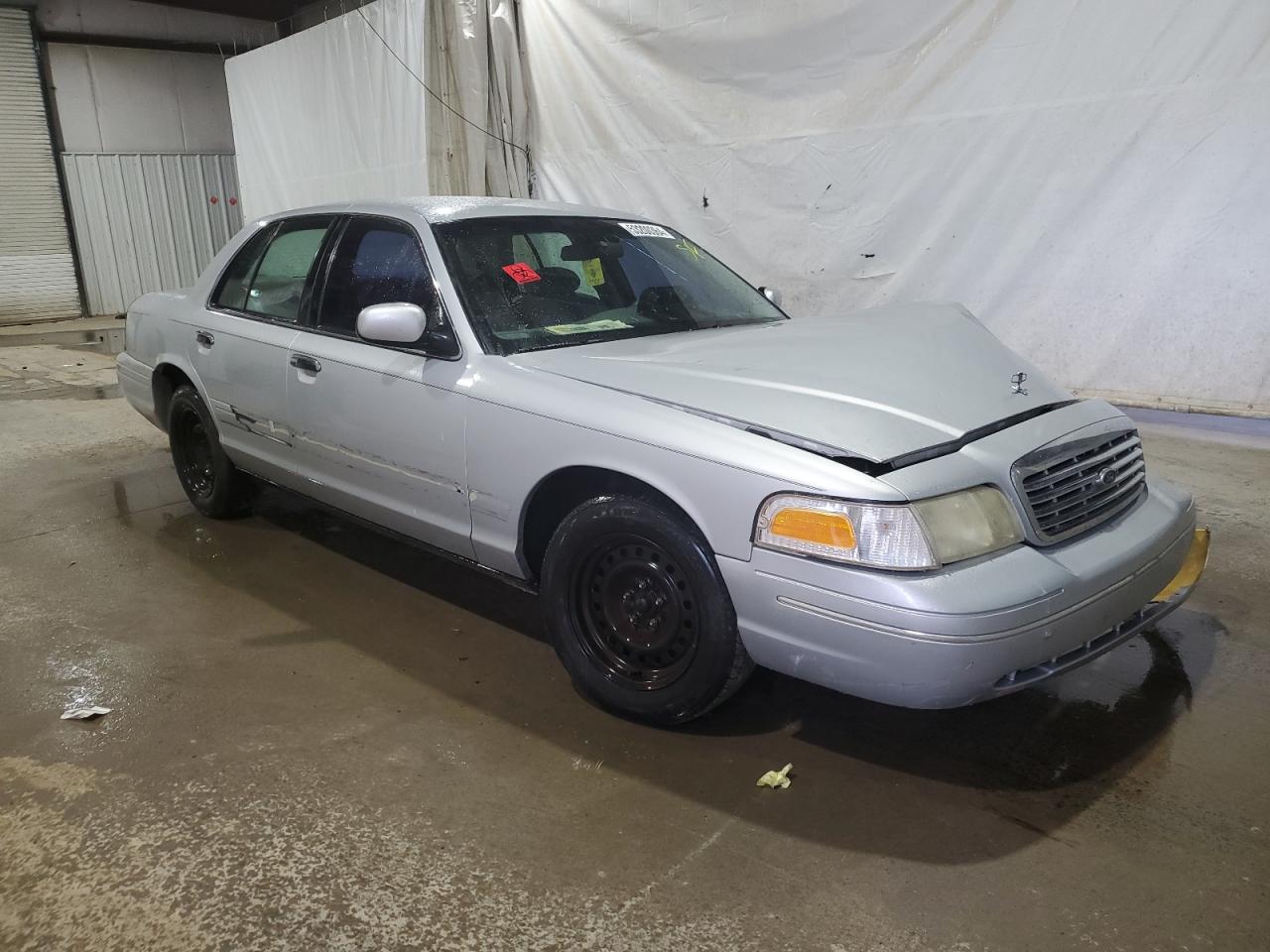 2FAFP73W31X150031 2001 Ford Crown Victoria